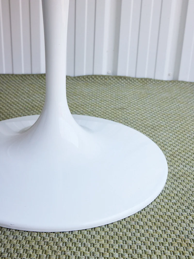 Karla, la table à manger tulipe blanche N°1229