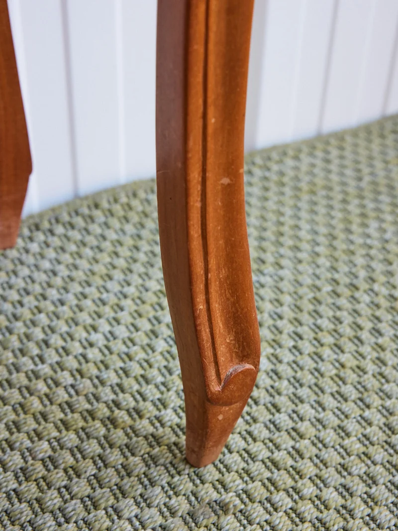 Francine, le guéridon en bois sculpté N°1430