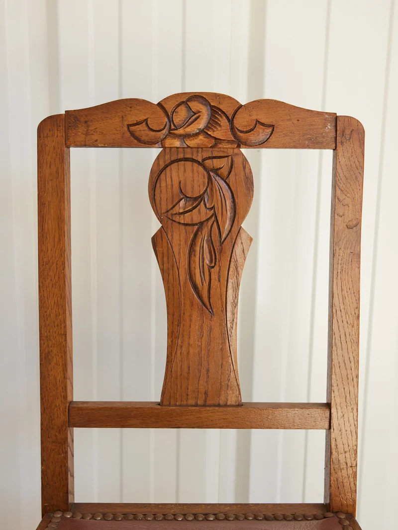 Claude, le lot de 6 chaises Art déco en cuir clouté N°1459