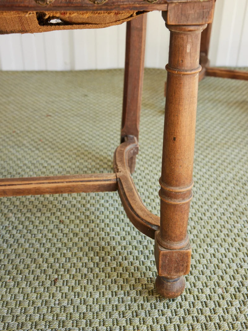 Claude, la paire de chaises médiévales en cuir N°1458