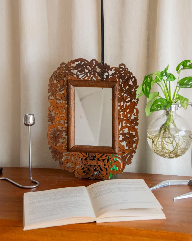 Georges, le miroir au bois sculpté N°1343