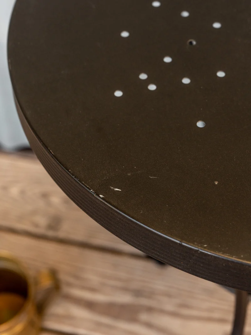 Hanna, la table d'appoint en fer noir N°1411