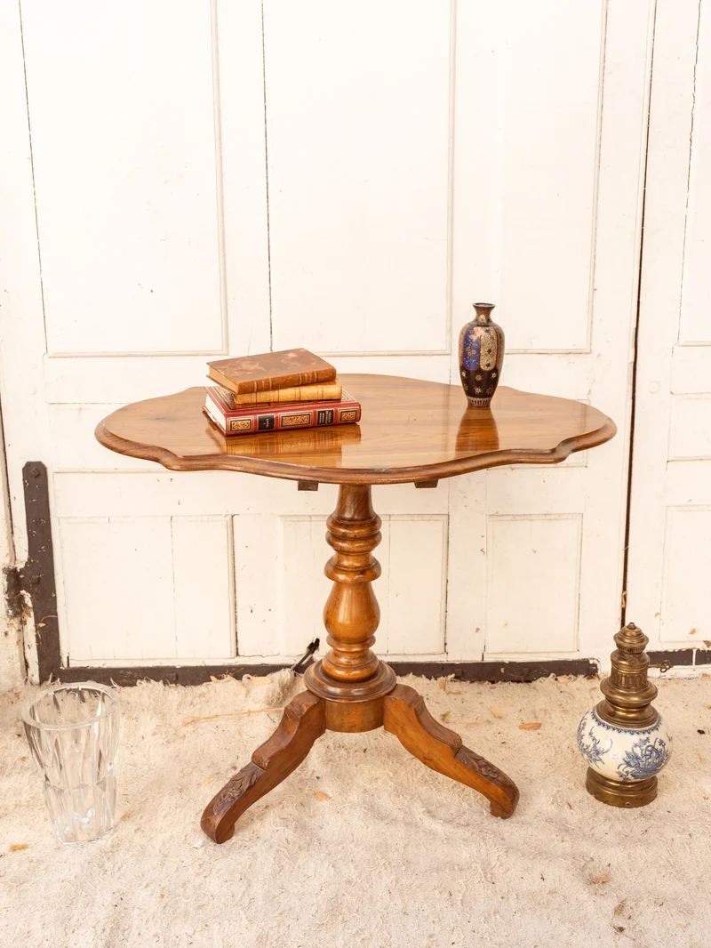 Francine, la table d'appoint en bois N°1429