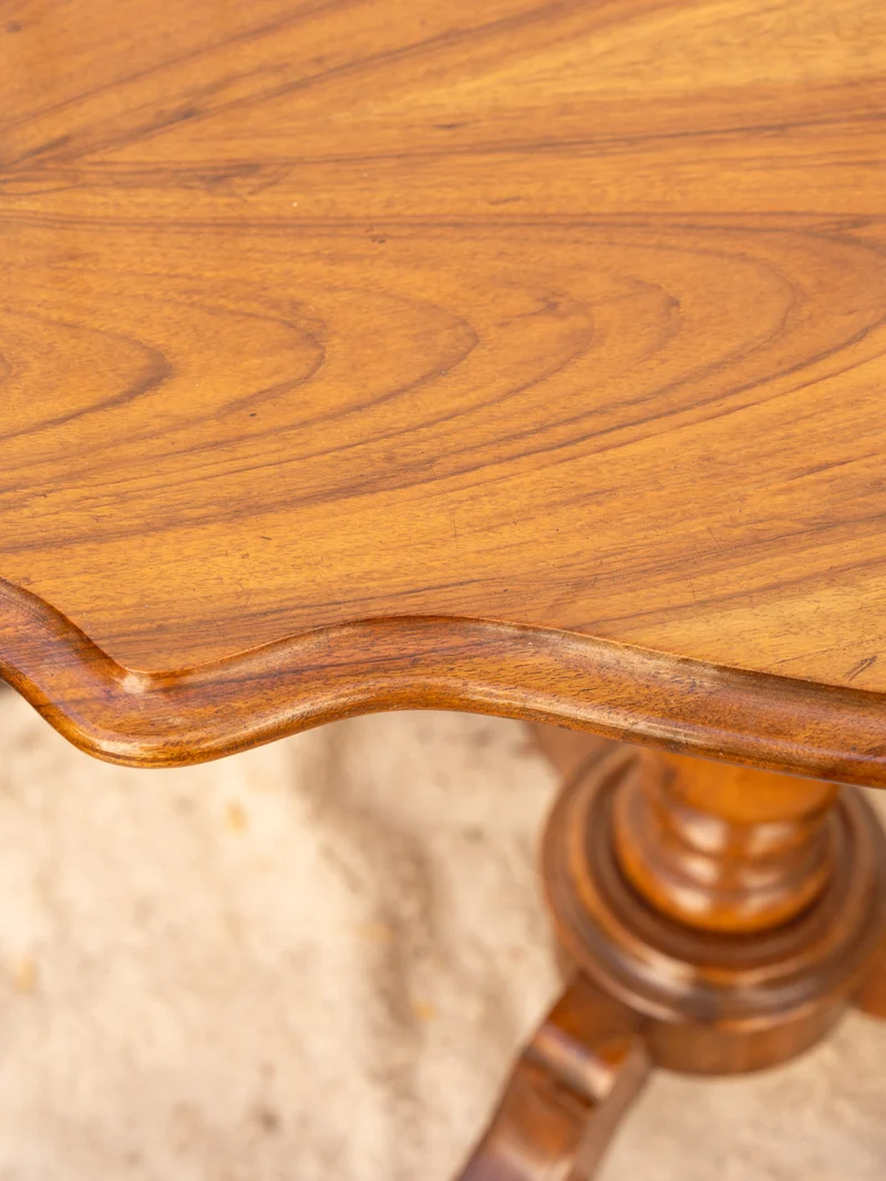 Francine, la table d'appoint en bois N°1429
