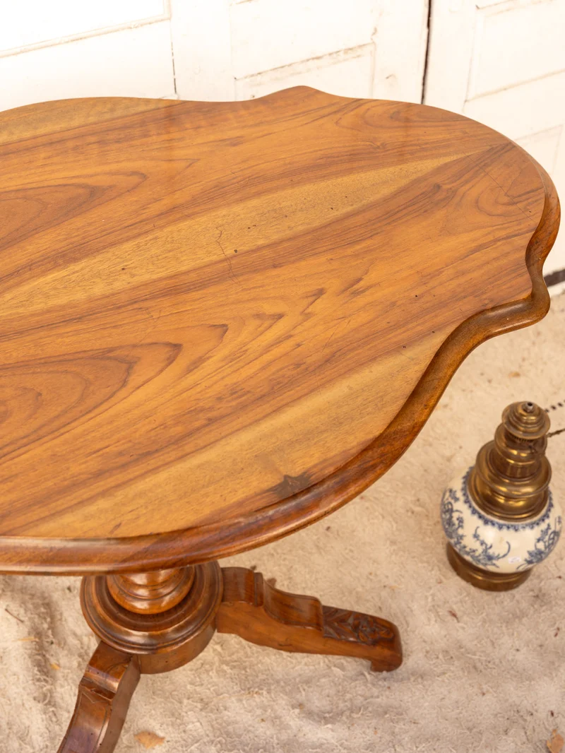Francine, la table d'appoint en bois N°1429