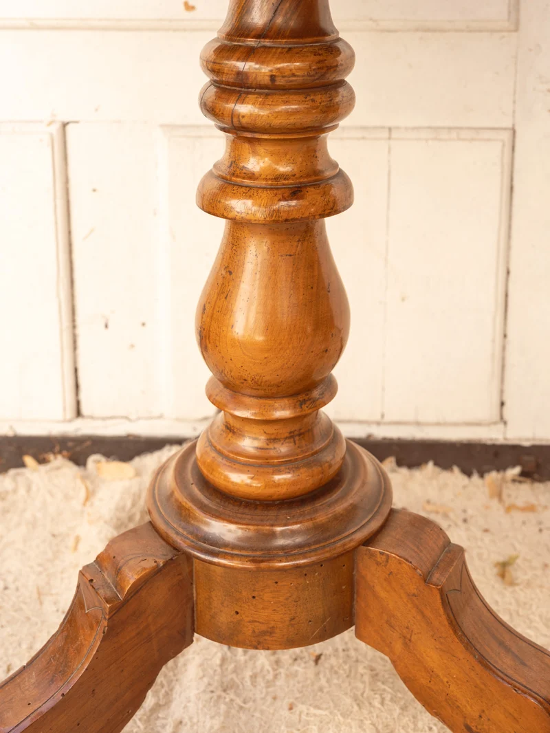Francine, la table d'appoint en bois N°1429