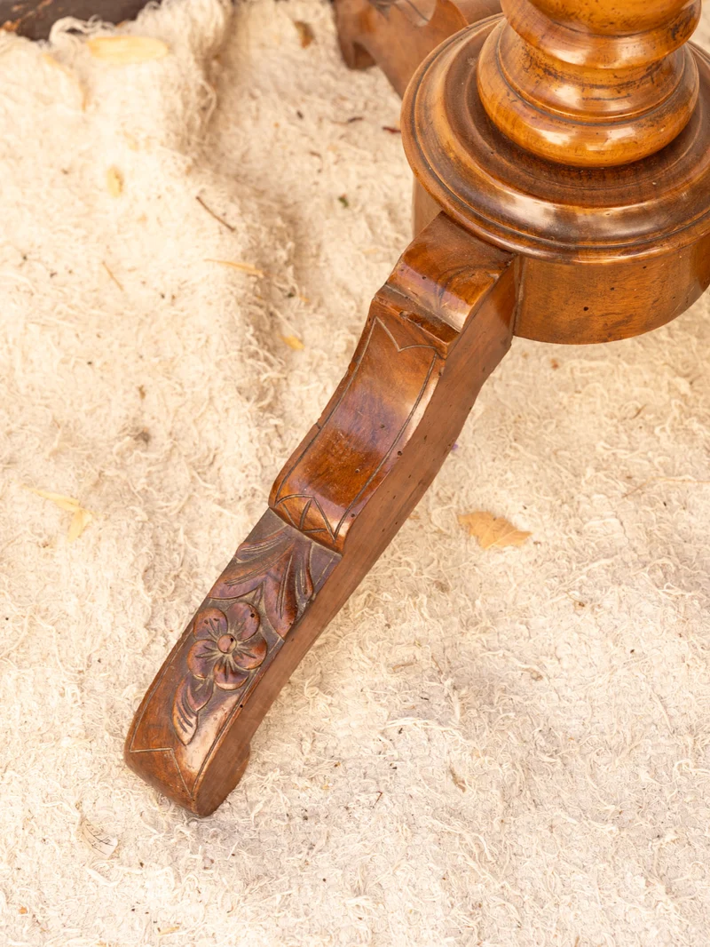 Francine, la table d'appoint en bois N°1429