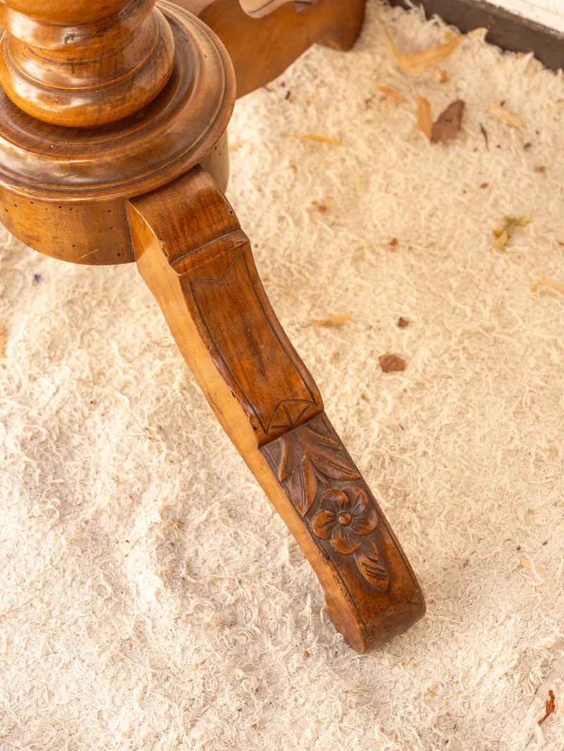Francine, la table d'appoint en bois N°1429