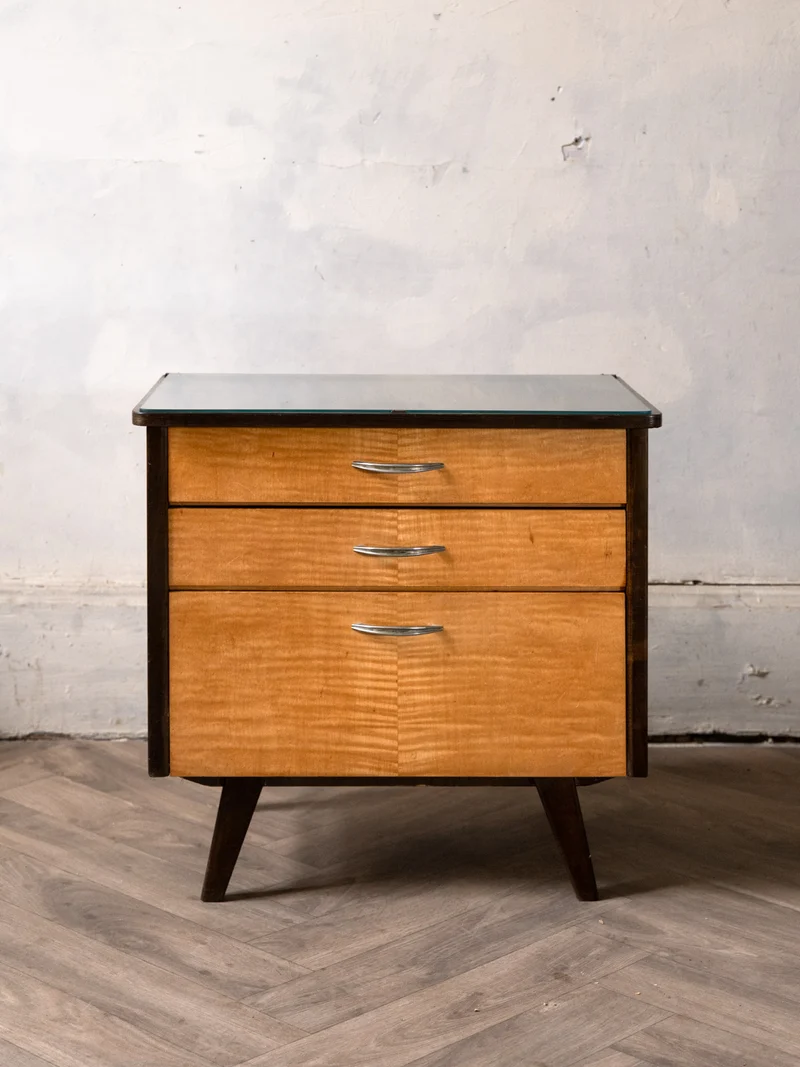 Maïa, la table de chevet scandinave en bois et verre N°1539