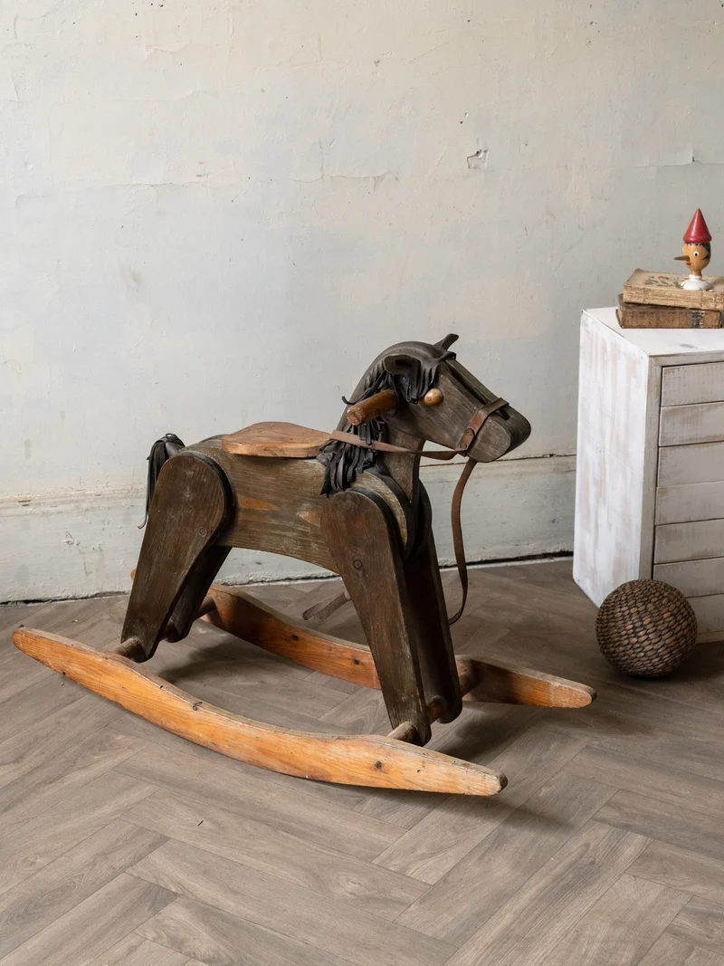 Alix, le cheval à bascule en cuir et bois N°1119