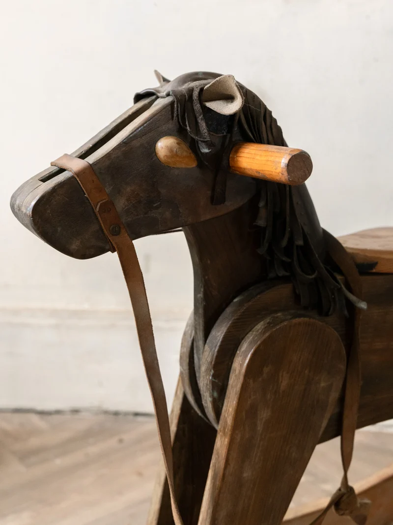 Alix, le cheval à bascule en cuir et bois N°1119