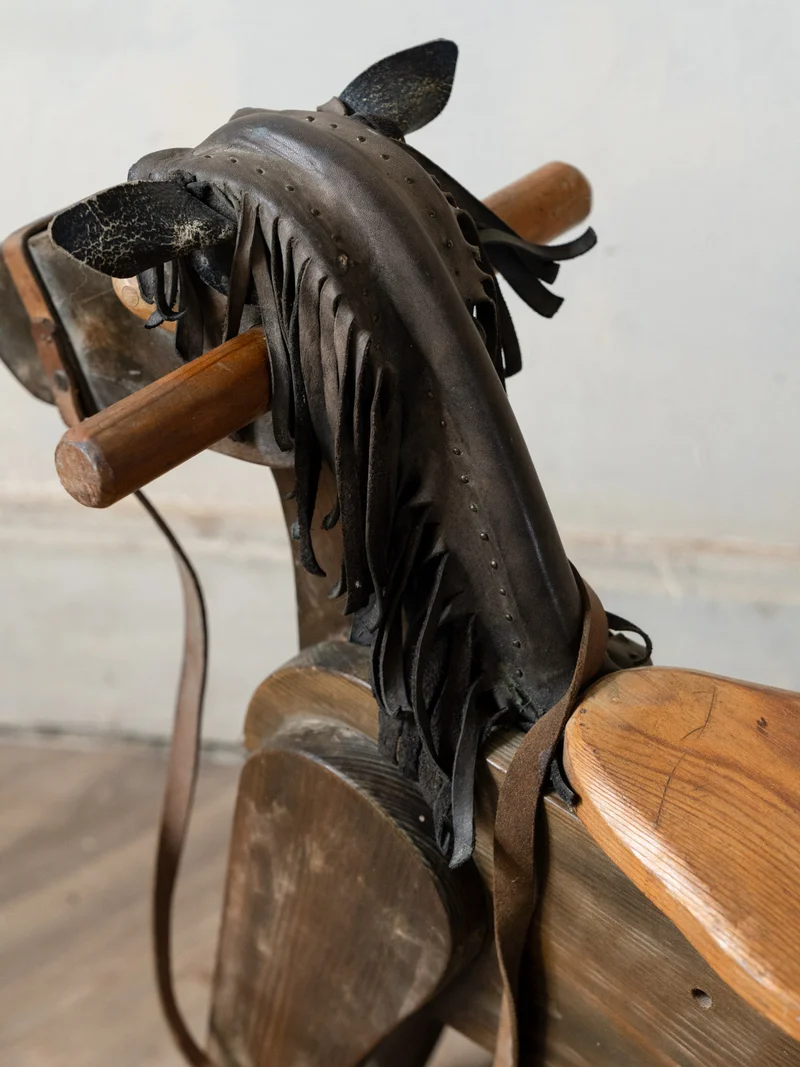 Alix, le cheval à bascule en cuir et bois N°1119