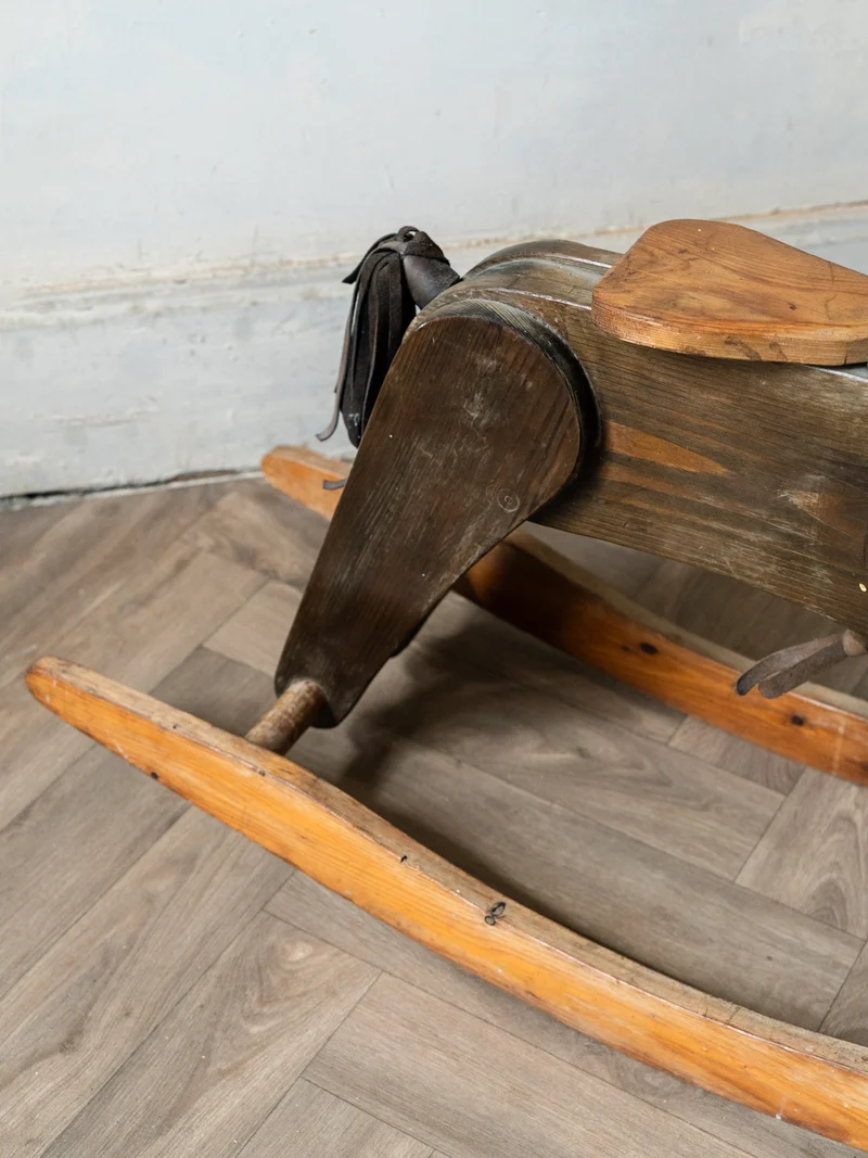 Alix, le cheval à bascule en cuir et bois N°1119