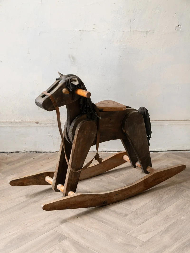 Alix, le cheval à bascule en cuir et bois N°1119