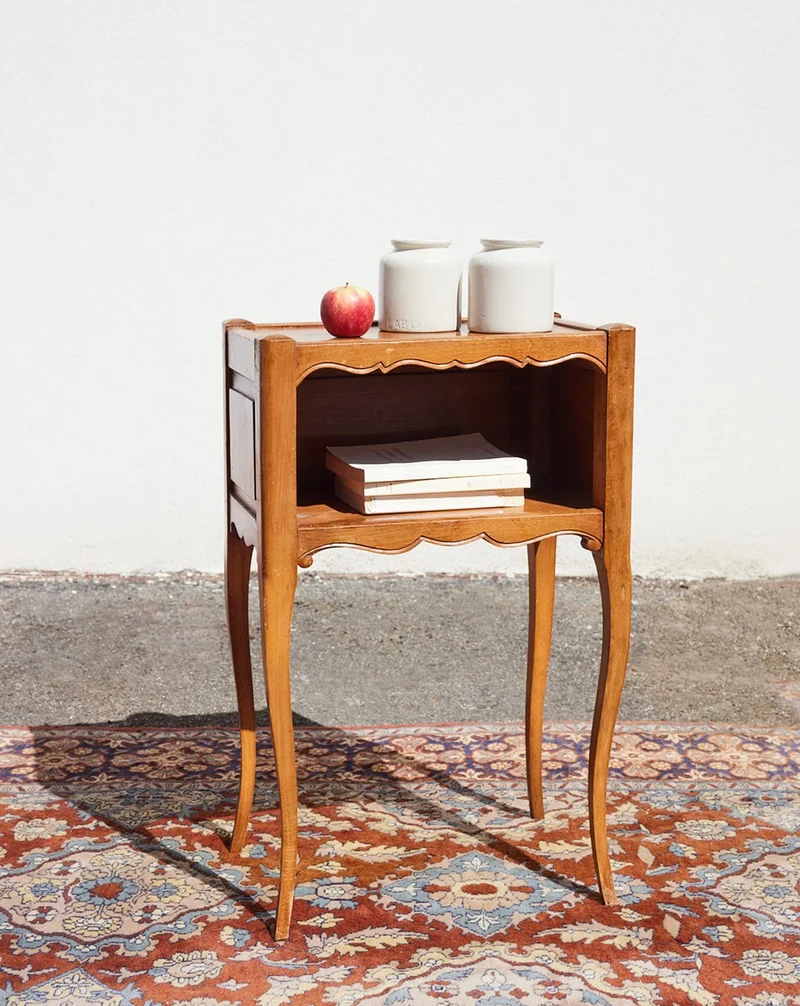 Odile, la table de chevet ancienne en merisier N°1470