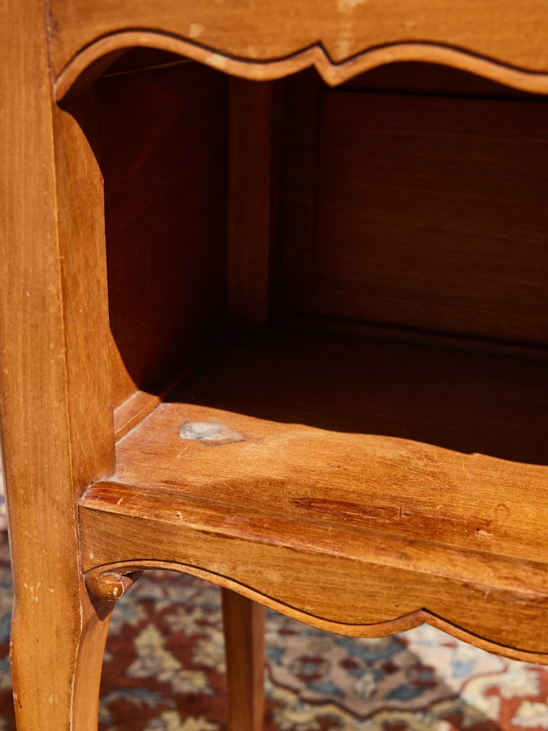 Odile, la table de chevet ancienne en merisier N°1470