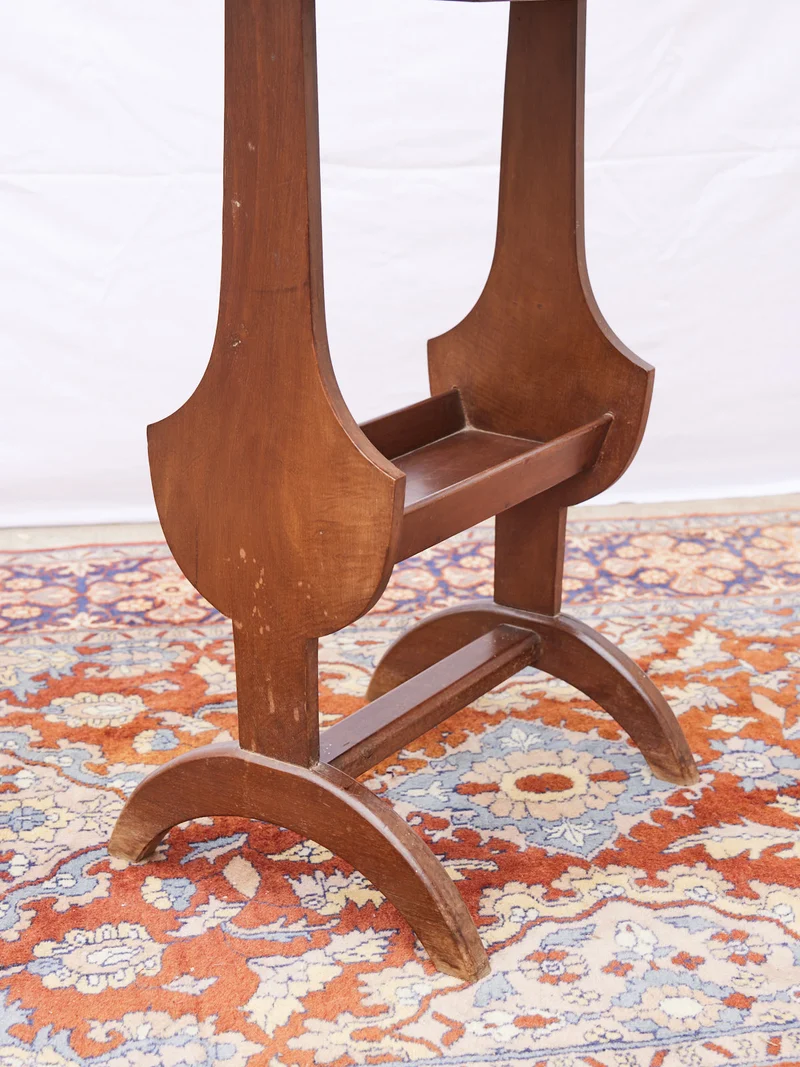 Francine, la petite table d'appoint en bois N°1111
