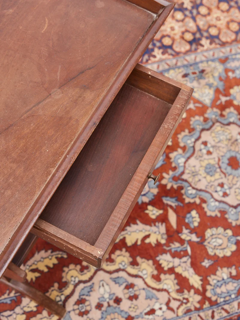 Francine, la petite table d'appoint en bois N°1111
