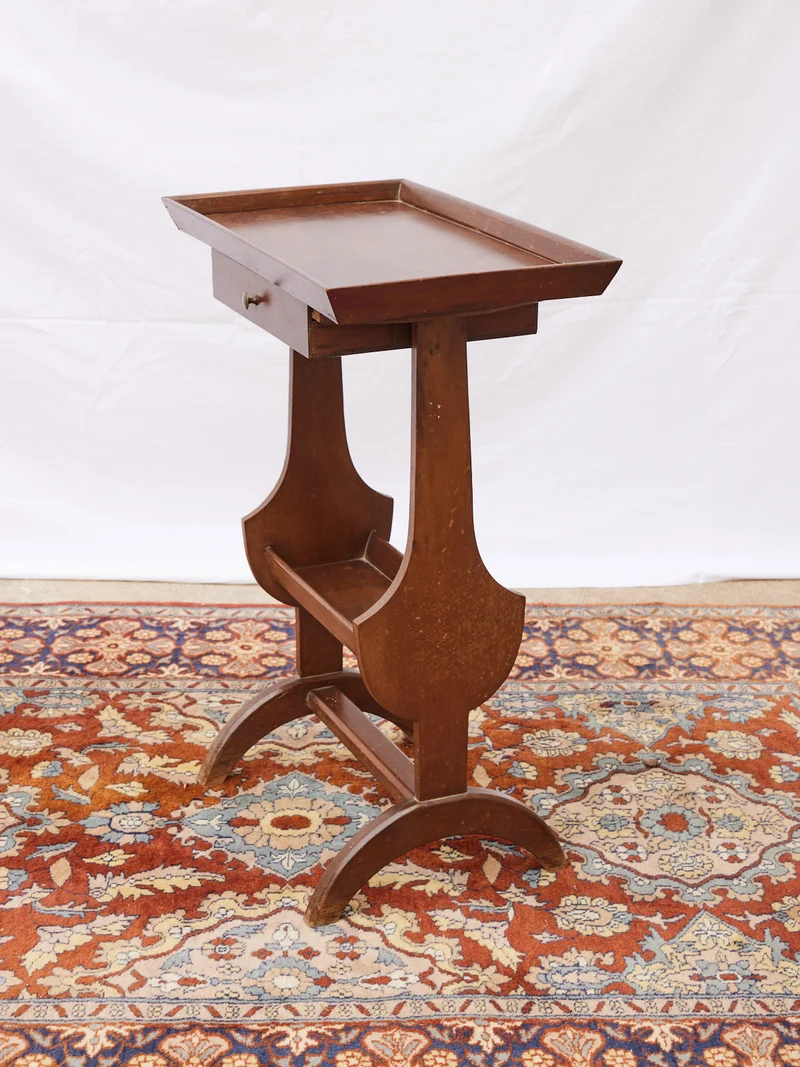 Francine, la petite table d'appoint en bois N°1111