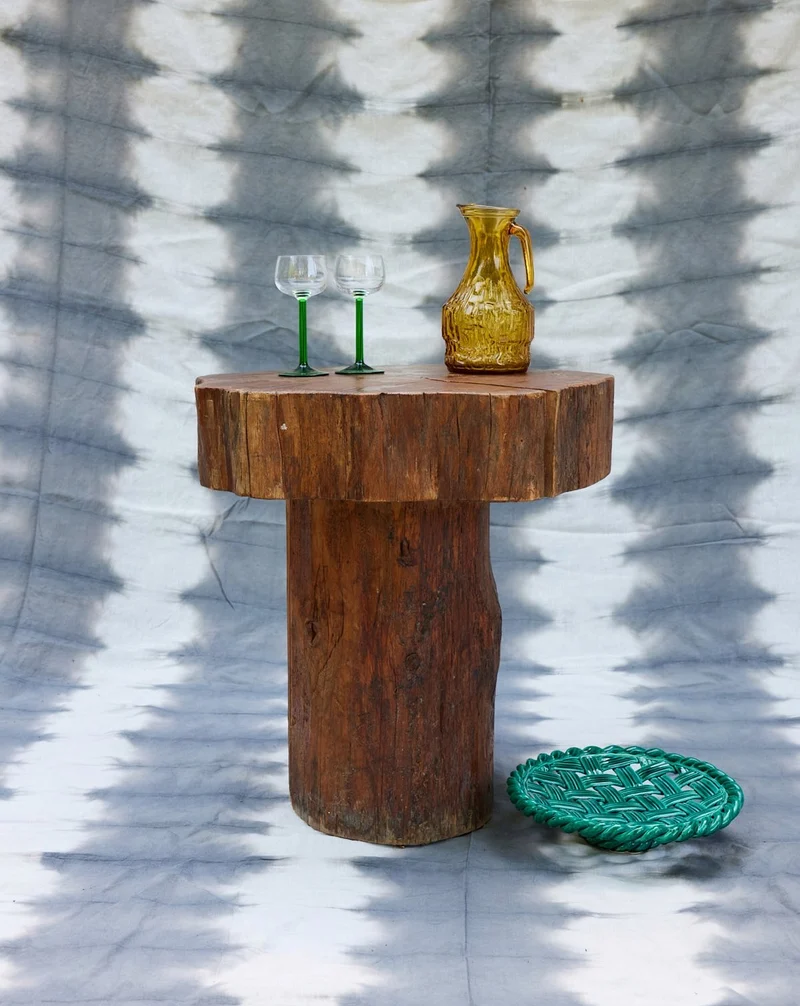 Donna, la table de salon en bois brut N°1074