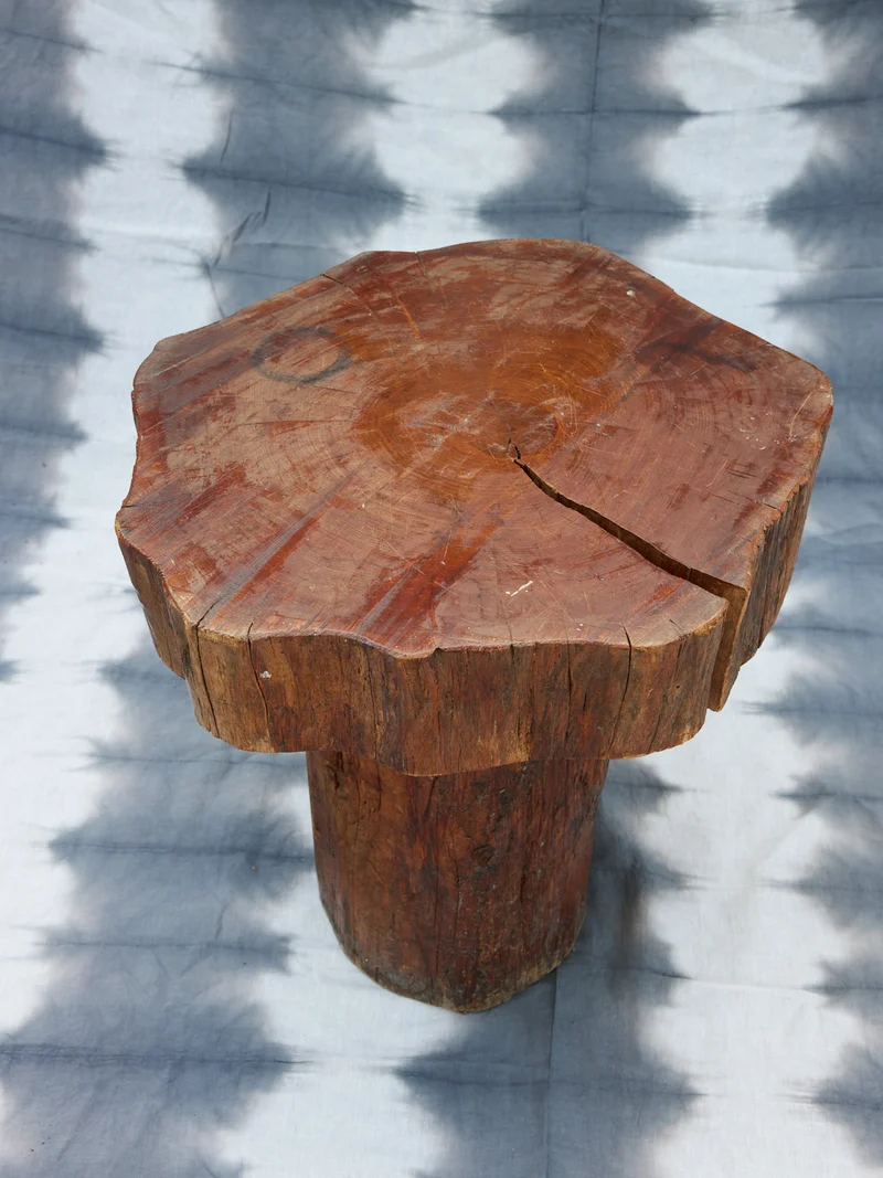 Donna, la table de salon en bois brut N°1074