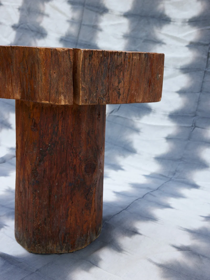 Donna, la table de salon en bois brut N°1074