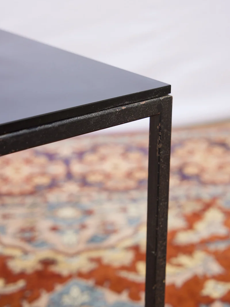 Hanna, la table d'appoint en métal et verre N°1409
