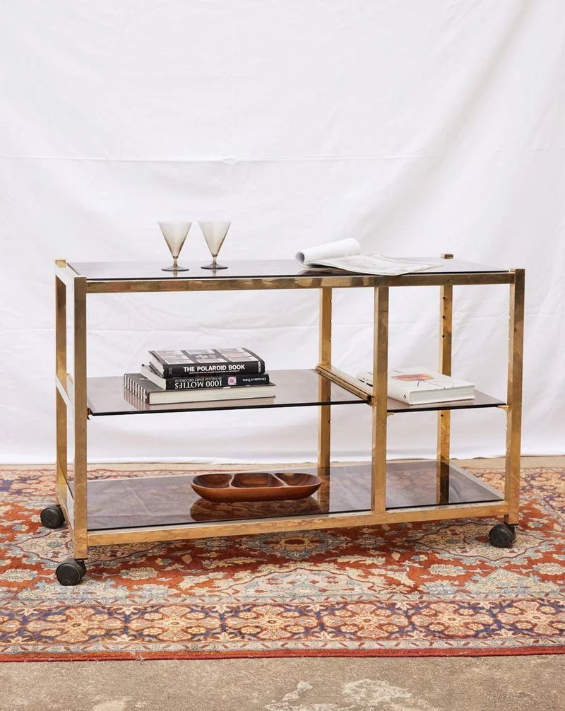 Anouk, la desserte vintage dorée et verre fumé N°357