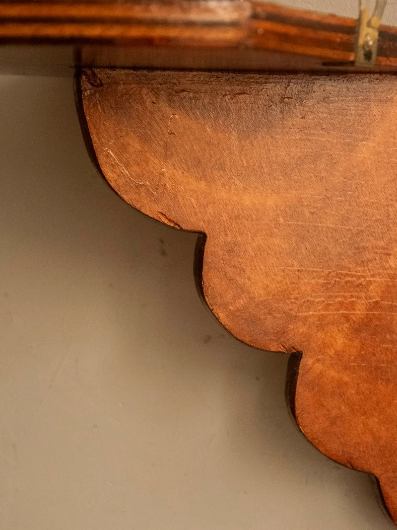 Gaëlle, l'étagère d'angle au bois sculpté N°1462