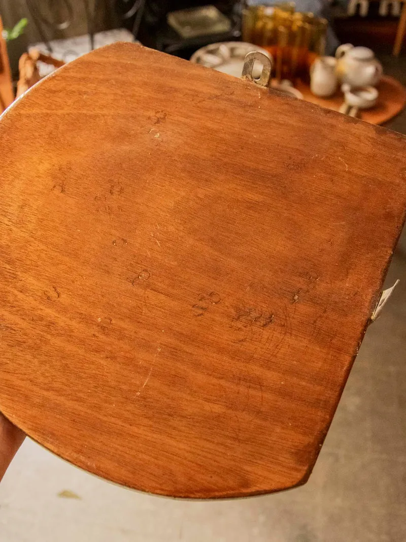 Gaëlle, l'étagère d'angle au bois sculpté N°1462