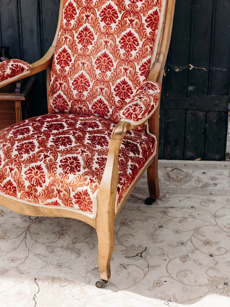 Ernest, le fauteuil bordeaux au style Louis XV N°1061
