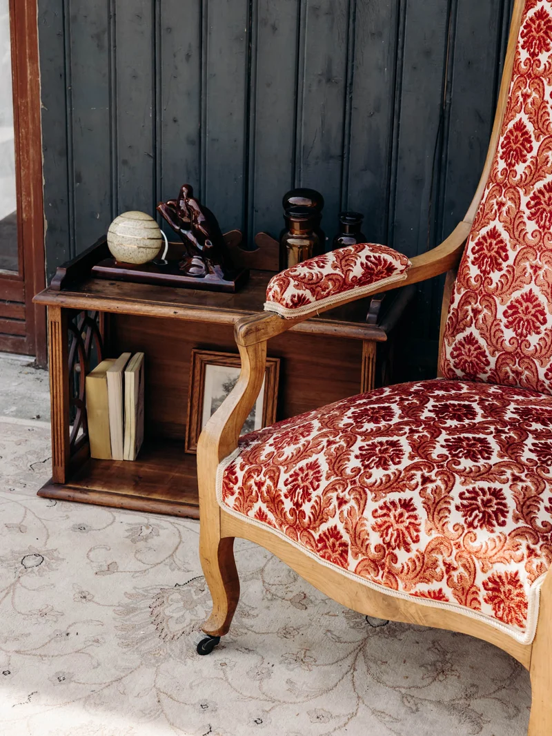 Ernest, le fauteuil bordeaux au style Louis XV N°1061
