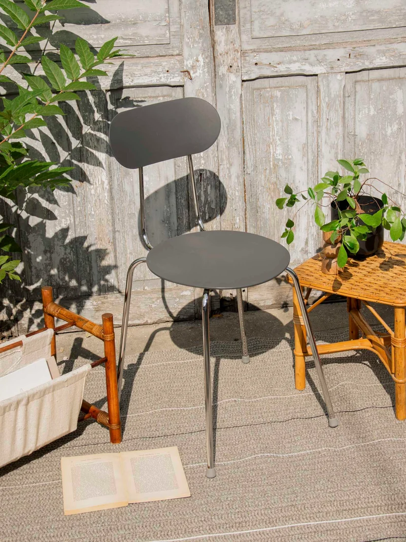 Alma, la chaise design au métal chromé N°1752