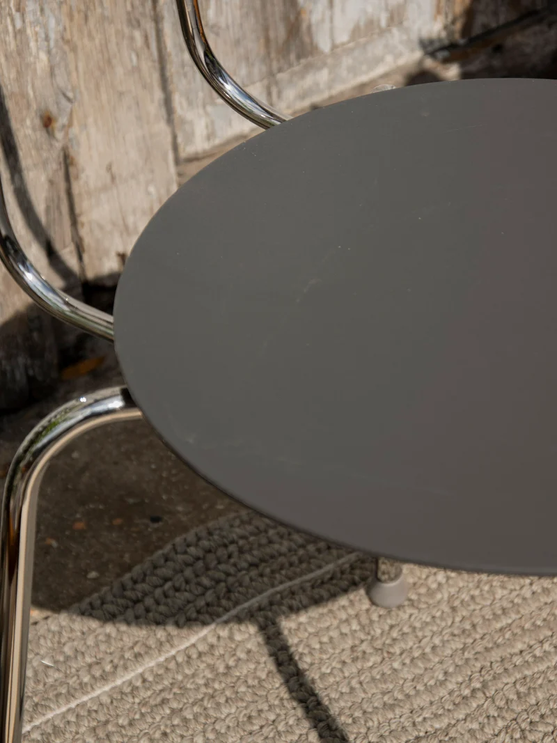 Alma, la chaise design au métal chromé N°1752