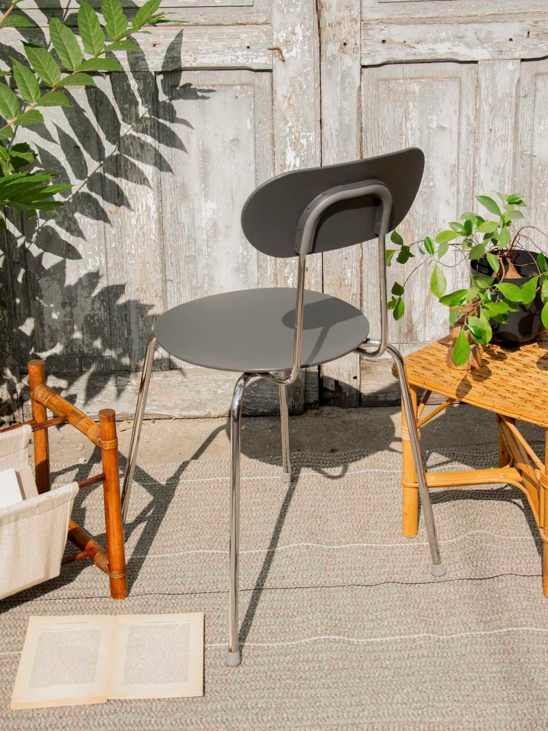 Alma, la chaise design au métal chromé N°1752