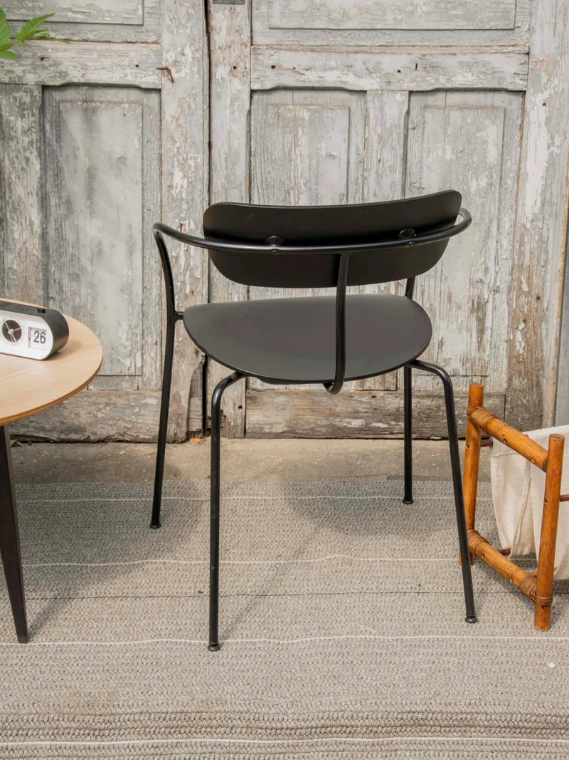 Alma, la chaise au design épuré N°1755