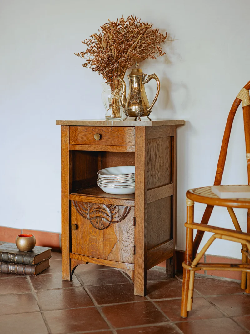 Odile, la table de chevet avec plateau en marbre beige N°1466