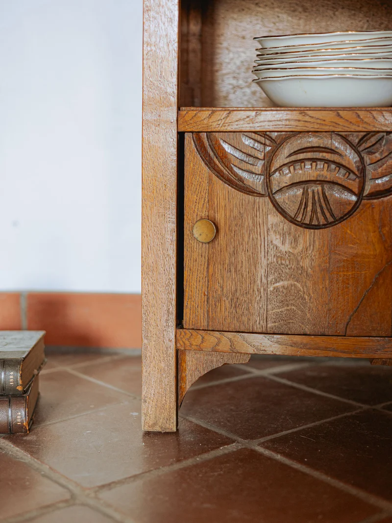 Odile, la table de chevet avec plateau en marbre beige N°1466