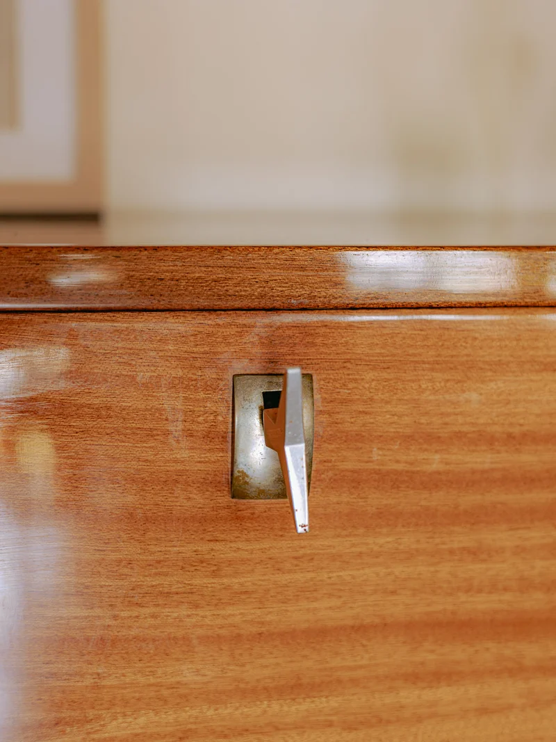 Honoré, le secrétaire mid-century en bois vernis N°203