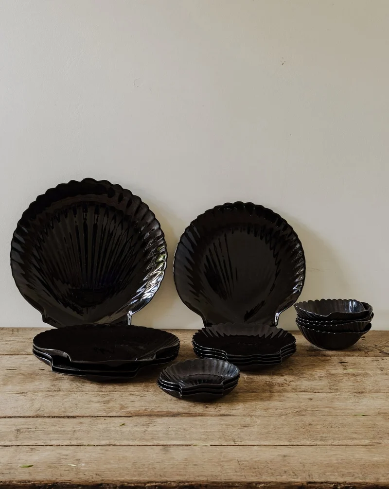 Nestor, le service de vaisselle en verre noir N°696