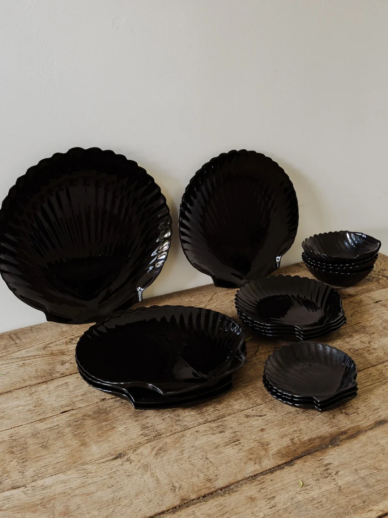 Nestor, le service de vaisselle en verre noir N°696
