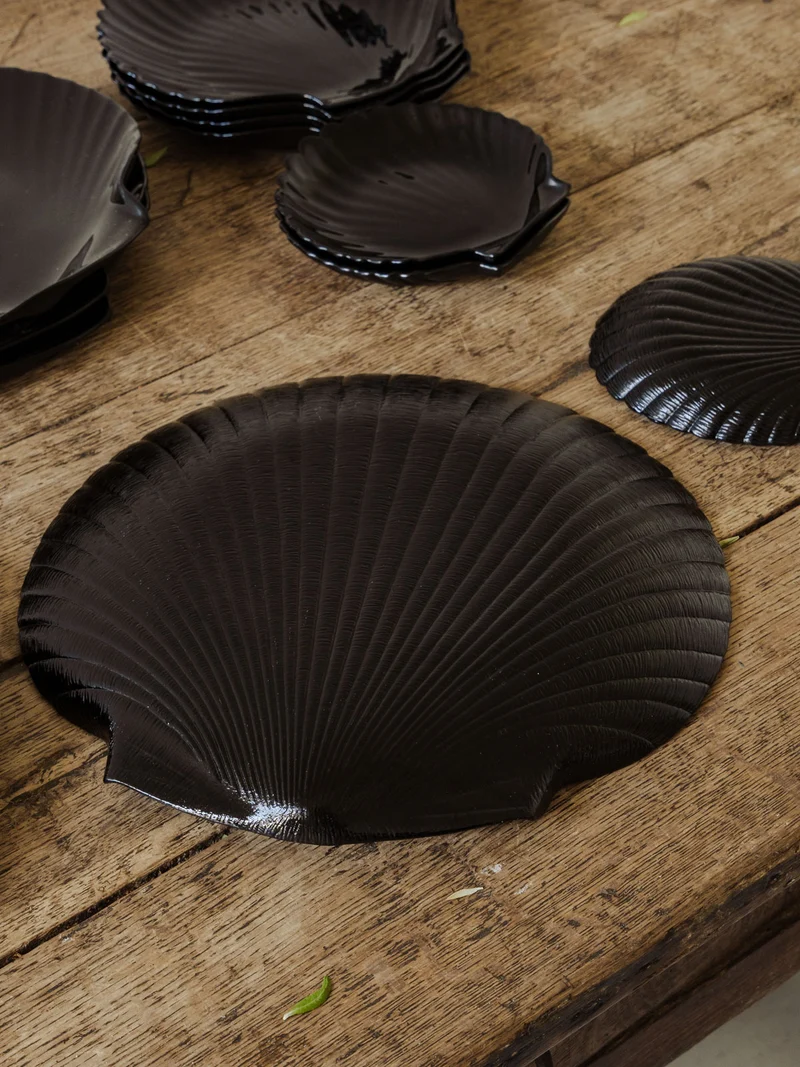 Nestor, le service de vaisselle en verre noir N°696