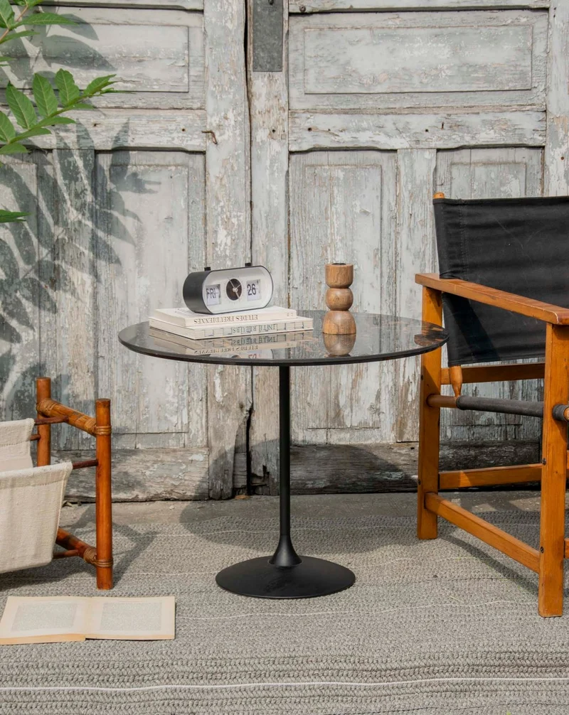 Donna, la table basse Tulip de Sovet N°1097