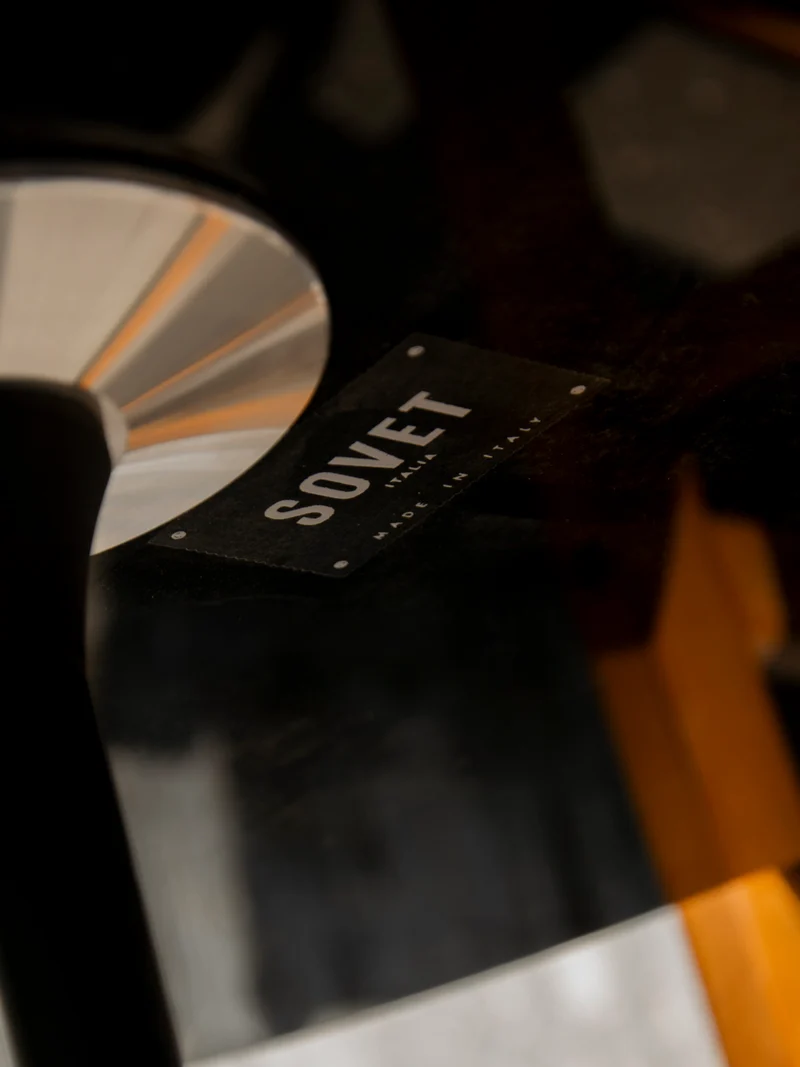 Donna, la table basse Tulip de Sovet N°1097