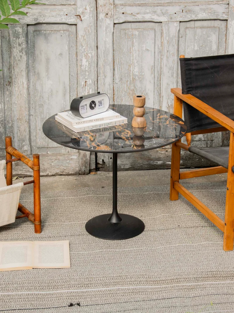 Donna, la table basse Tulip de Sovet N°1097