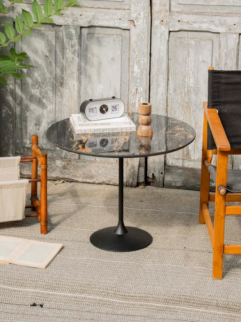 Donna, la table basse Tulip de Sovet N°1097