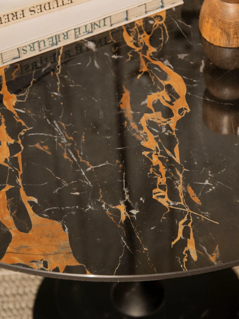 Donna, la table basse Tulip de Sovet N°1097