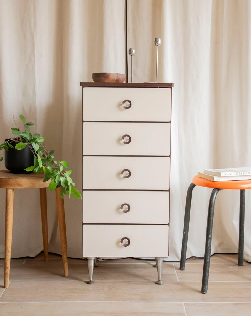 Olga, la commode aux poignées seventies N°699