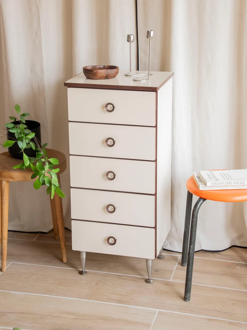 Olga, la commode aux poignées seventies N°699