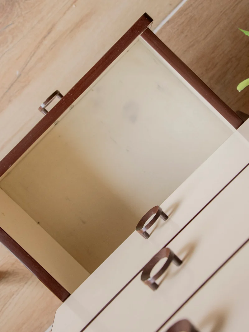 Olga, la commode aux poignées seventies N°699